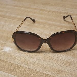 Jessica Simpson tortoise shell sunglasses.